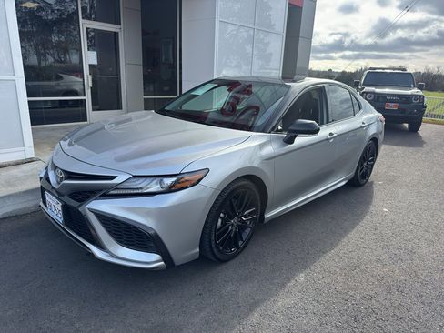Used 2022 Toyota Camry XSE image 2