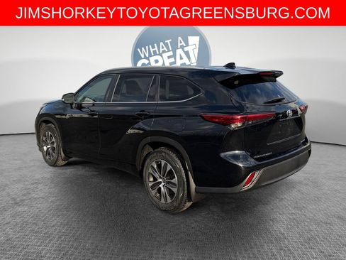 Used 2023 Toyota Highlander XLE AWD/4WD image 6