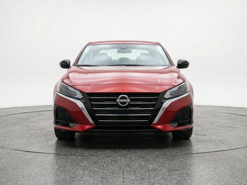 Used 2025 Nissan Altima 2.5 SV image 2