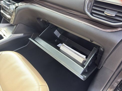 Used 2023 Ford Explorer Limited image 14