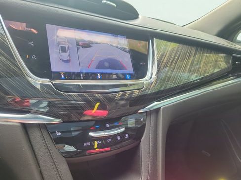 Used 2022 Cadillac XT6 Premium Luxury w/ Technology Package AWD/4WD image 18