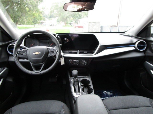 Used 2026 Chevrolet Trax LS FWD image 11