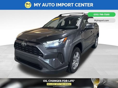Used 2022 Toyota RAV4 XLE w/ Convenience Package image 3