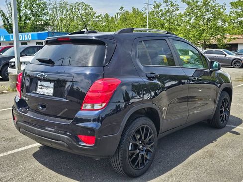 Used 2021 Chevrolet Trax LT w/ Premium Seat Package AWD/4WD image 6
