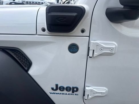 Used 2023 Jeep Wrangler Unlimited w/ Sun & Screen Package AWD/4WD image 5