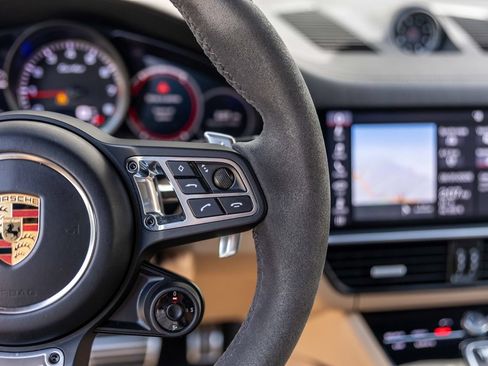 Used 2020 Porsche Cayenne Turbo AWD/4WD image 22