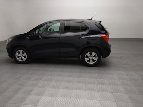 Used 2022 Chevrolet Trax LS w/ Tint and Cruise Package FWD image 3