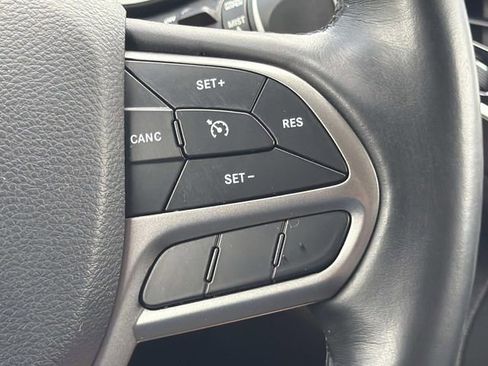 Used 2019 Jeep Cherokee Limited w/ Luxury Group FWD image 27