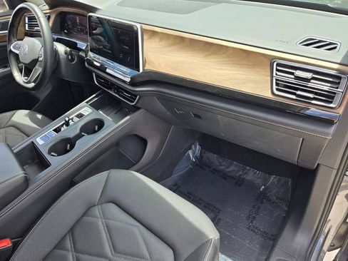 Certified 2025 Volkswagen Atlas SE FWD image 21