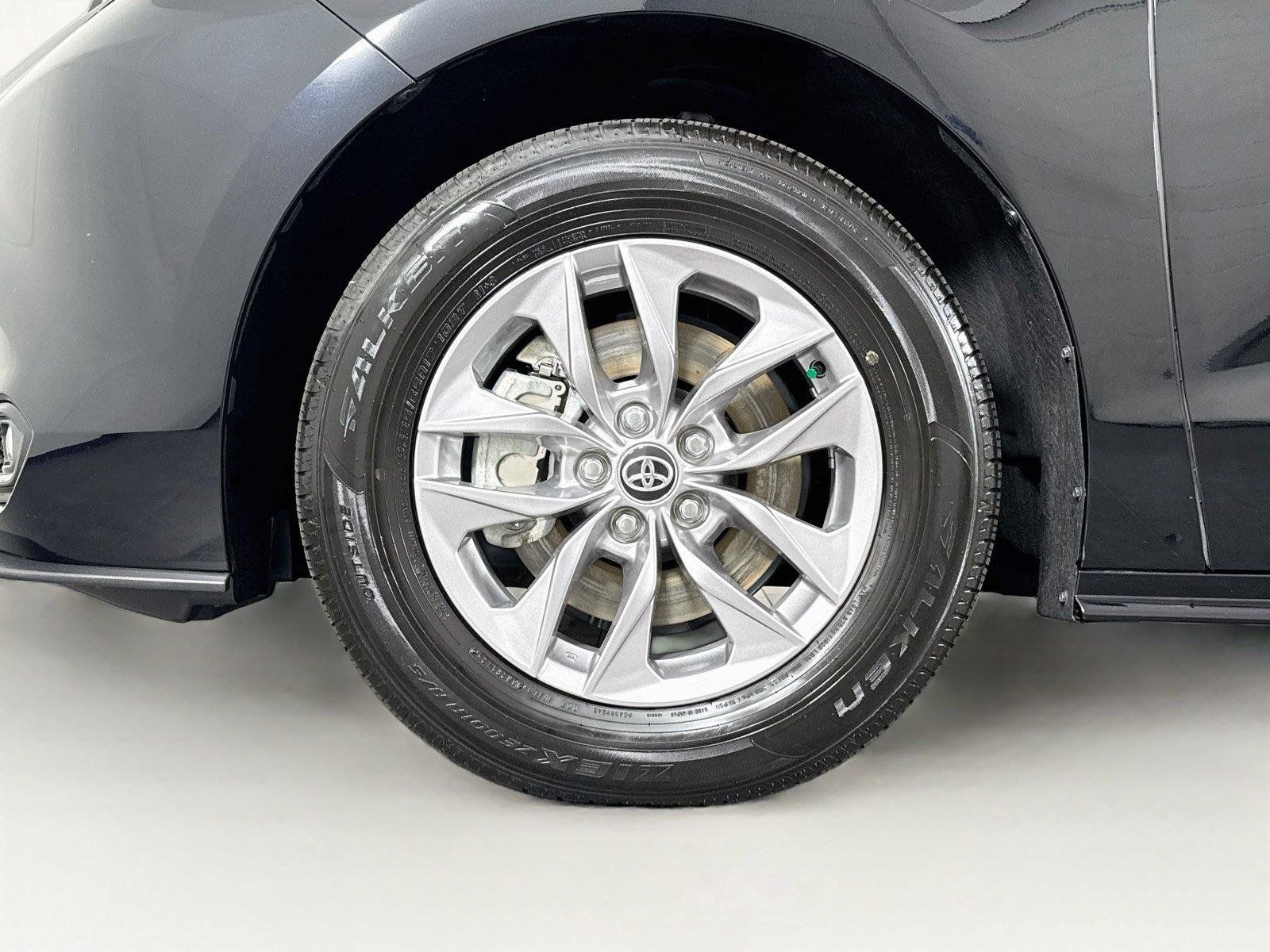 Certified 2026 Toyota Sienna XLE FWD image 45