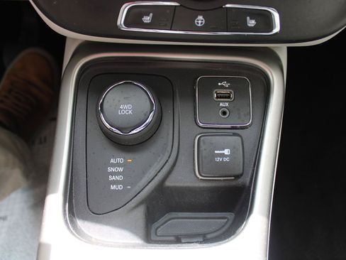 Used 2018 Jeep Compass Latitude w/ Cold Weather Group AWD/4WD image 20