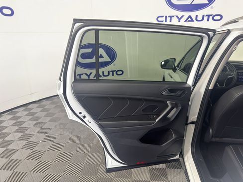 Used 2024 Volkswagen Tiguan SE FWD image 30