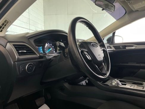 Used 2018 Ford Fusion SE w/ Fusion SE Technology Package image 17