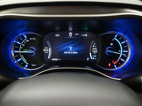 Used 2021 Chrysler Pacifica Touring-L FWD image 26