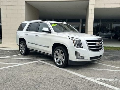 Used 2018 Cadillac Escalade Premium Luxury image 4
