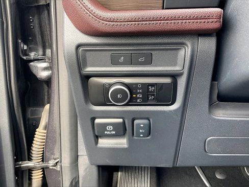 Certified 2024 Ford Expedition Limited image 36