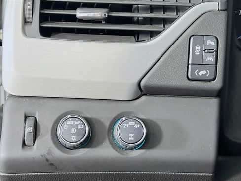 Certified 2017 GMC Yukon XL SLT w/ Open Road Package image 10