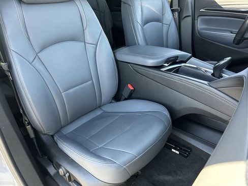 Used 2021 Buick Enclave Essence w/ Sound and Sites Package AWD/4WD image 9