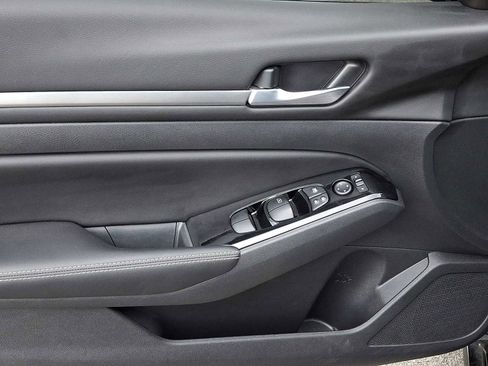Used 2024 Nissan Altima 2.5 SL FWD image 12