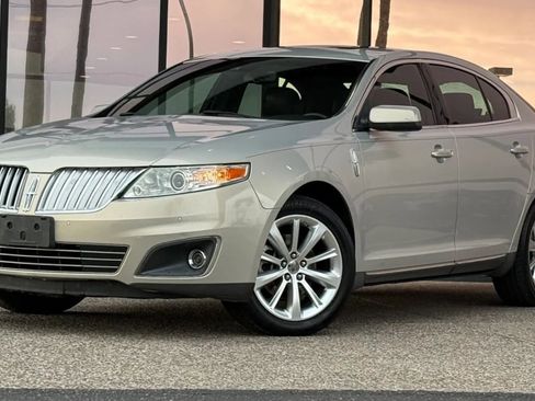 Used 2009 Lincoln MKS FWD image 2