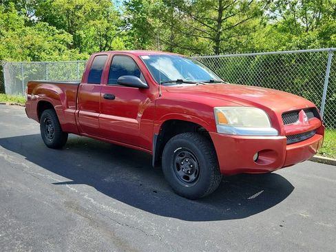 Used 2007 Mitsubishi Raider LS RWD image 2