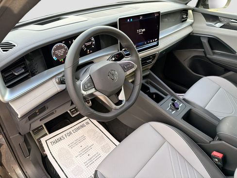 New 2026 Volkswagen Tiguan SE R-Line FWD image 26