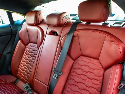 Used 2024 Audi e-tron GT Premium Plus image 35