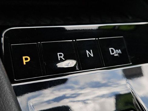 Certified 2025 Nissan Murano SV FWD image 23
