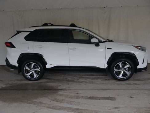Used 2023 Toyota RAV4 SE w/ Weather & Moonroof Package AWD/4WD image 6