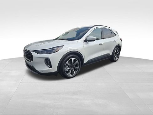 Used 2023 Ford Escape Platinum image 1