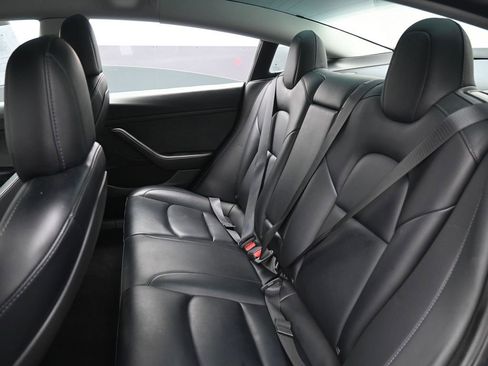 Used 2022 Tesla Model 3 Standard Range image 29