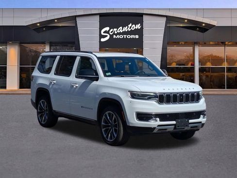 Used 2023 Jeep Wagoneer Series III w/ Premium Group I image 7