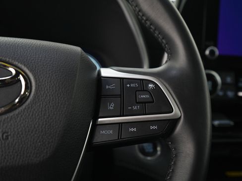 Used 2025 Toyota Highlander XSE AWD/4WD image 30