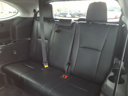 Used 2022 Toyota Highlander XLE AWD/4WD image 11