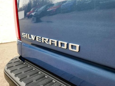 Used 2026 Chevrolet Silverado 2500 Custom w/ Custom Value Package image 13