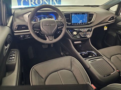 New 2026 Chrysler Pacifica Limited w/ S Appearance Package FWD image 15