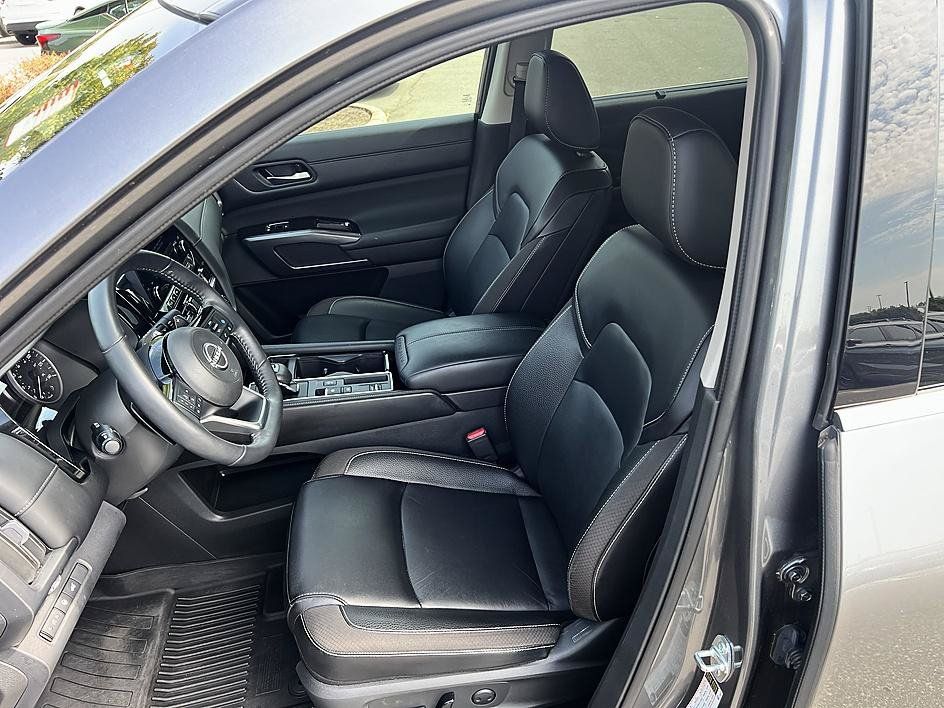 Certified 2024 Nissan Pathfinder SL w/ SL Premium Package FWD image 13
