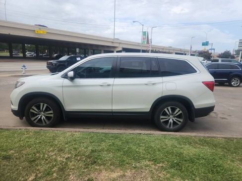 Used 2017 Honda Pilot EX image 4