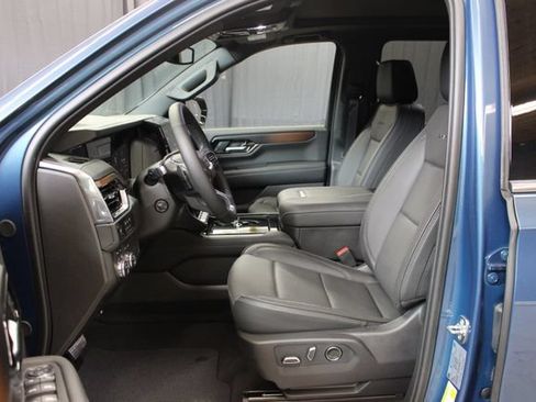 Used 2026 GMC Yukon XL Denali w/ Sun & Power Step Package AWD/4WD image 11