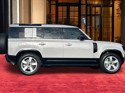 New 2026 Land Rover Defender 110 X-Dynamic SE image 9