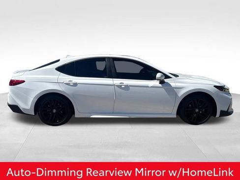 Used 2025 Toyota Camry SE image 12