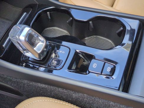 Used 2020 Volvo XC40 T5 Inscription w/ Protection Package Premier image 26