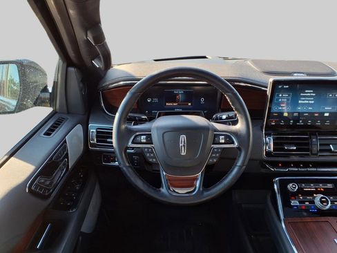 Used 2022 Lincoln Navigator Reserve image 8