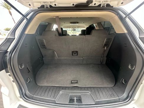 Used 2017 Chevrolet Traverse LT w/ Traveler's Package image 18