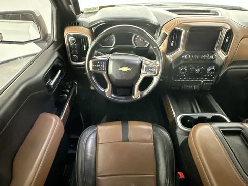 Used 2022 Chevrolet Silverado 1500 High Country w/ Technology Package AWD/4WD image 9