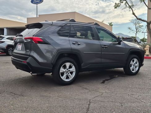 Used 2021 Toyota RAV4 XLE w/ Carpet Mat Package (TMS) FWD image 5