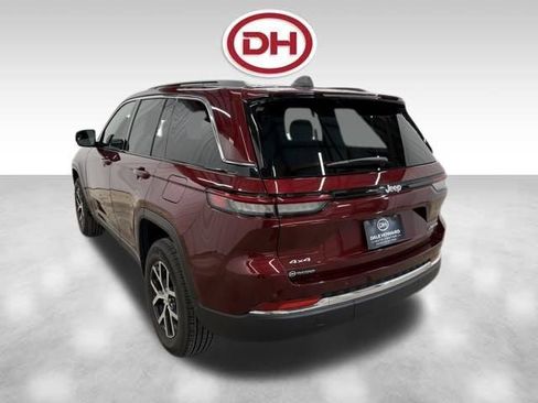 Used 2025 Jeep Grand Cherokee Limited w/ Trailer Tow Package AWD/4WD image 11
