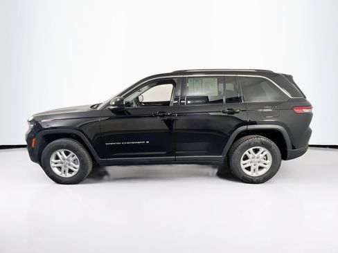 Used 2023 Jeep Grand Cherokee Laredo image 8