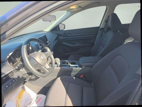 Used 2025 Nissan Altima 2.5 S image 10
