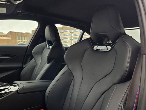 Used 2025 BMW M5 w/ Carbon Package image 7